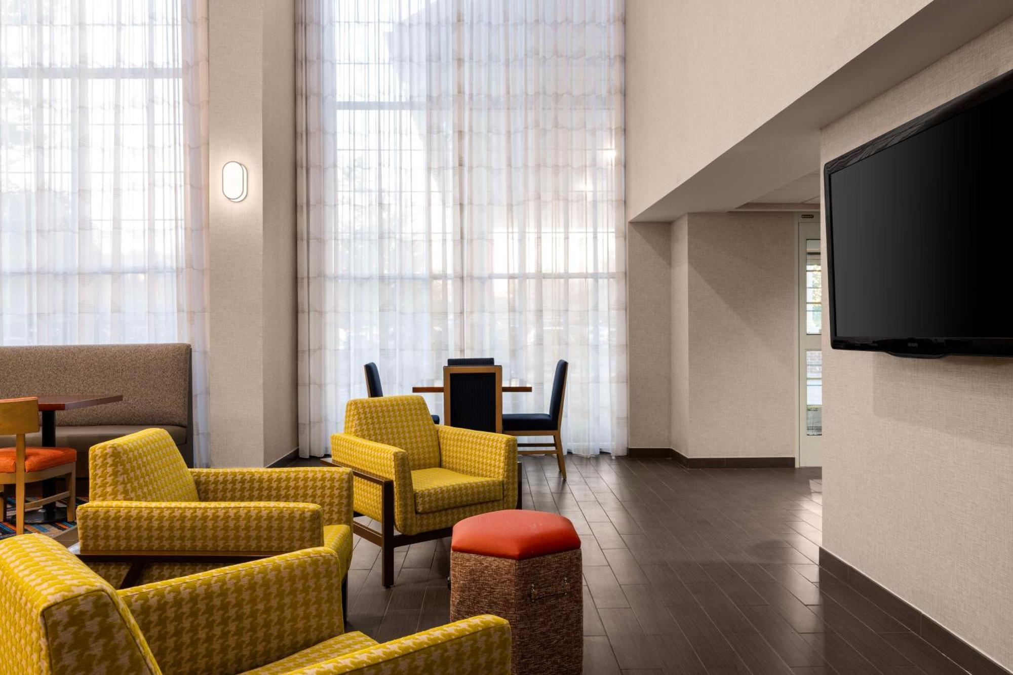 Hampton Inn & Suites State College At Williamsburg Square Zewnętrze zdjęcie